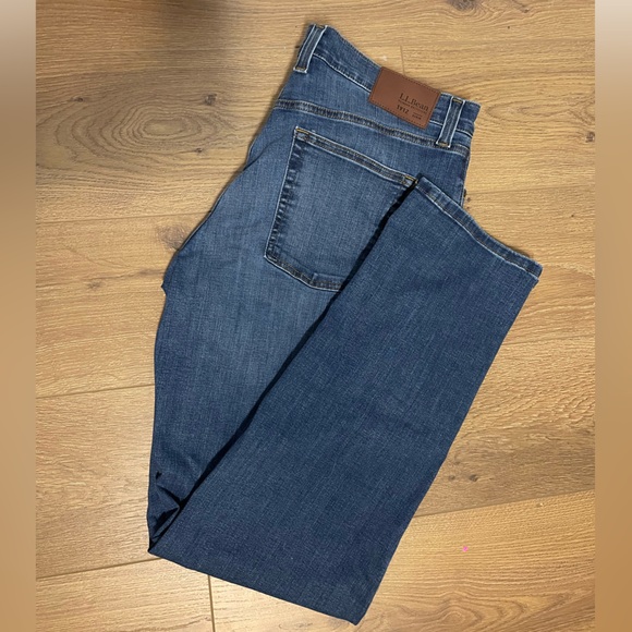 LL Bean BeanFlex Standard Fit Straight Leg Stonewashed Denim Classic Jeans 37x34 - Picture 2 of 6